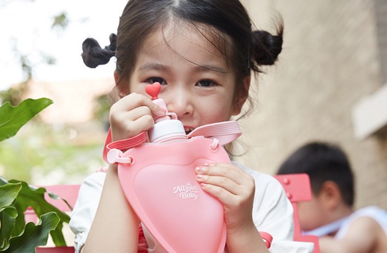 硅膠折疊水杯工廠使用的膠水有毒嗎？
